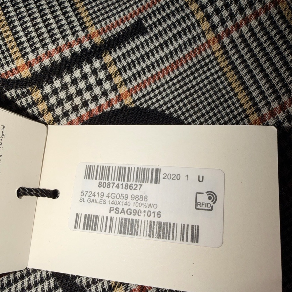 GUCCI
Check Wool Logo Square Shawl In Red,yellow - Picture 5 of 6